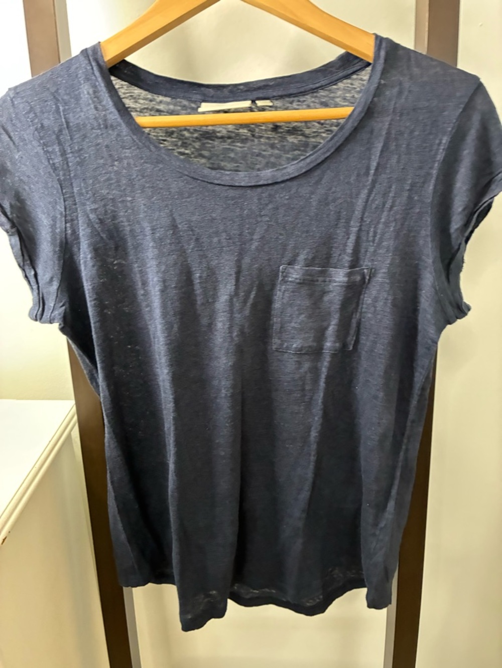 Everyday Scoop Neck Pocket T shirt linen - Navy blue. Size medium.